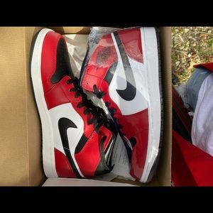 Jordan Retro 1 Chicago toe mid